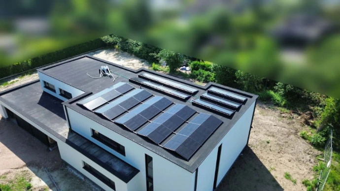 Drone foto zonnepanelen Noord Oost