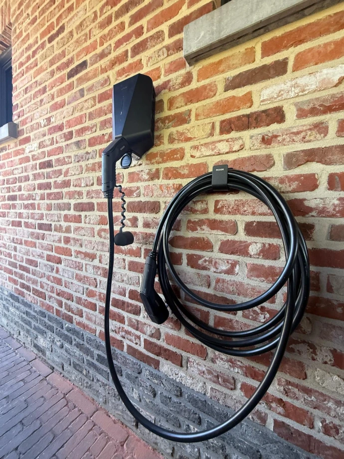 Laadstation tegen de muur in Zoersel