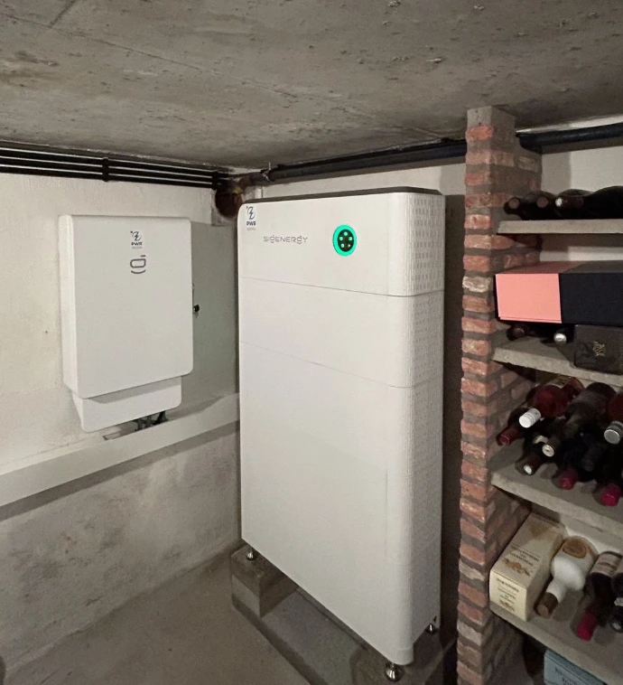 40 kWh thuisbatterijbatterij en backupbox in kelder